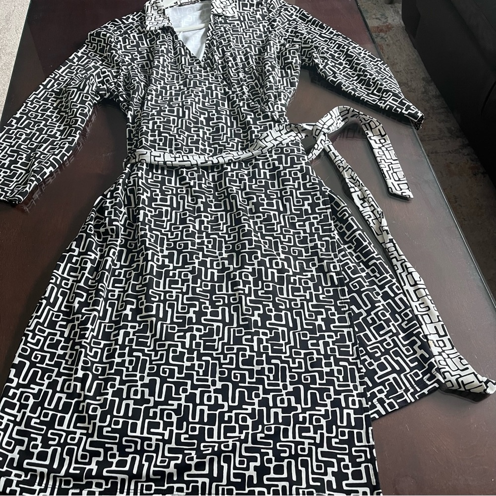 J McLaughlin black and white wrap dress - Picture 4 of 10